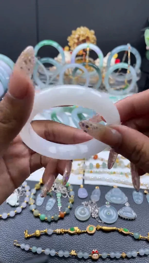 未镶嵌手镯翡翠手镯