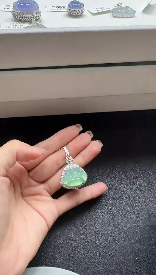 颈饰18K金镶嵌翡翠KXHM1108-030