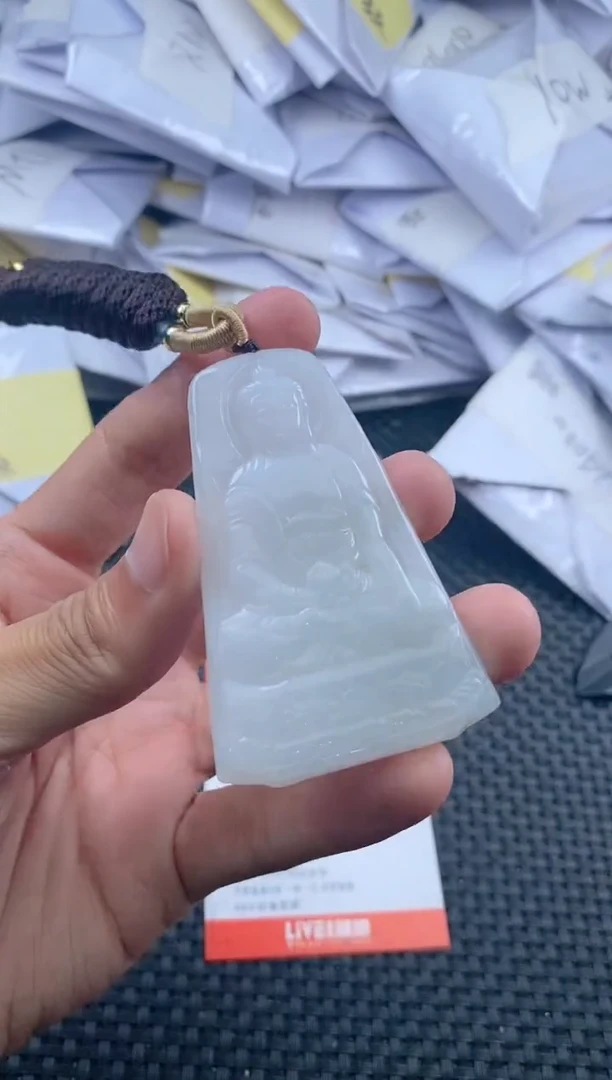 翡翠未镶嵌颈饰