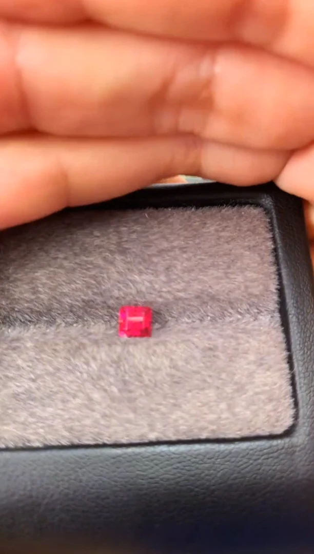 未镶嵌裸石定制尖晶石公主方型 绝地 0.80ct