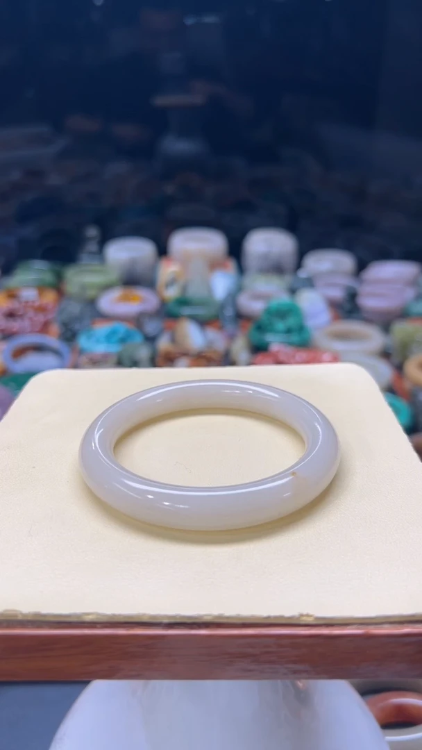 【闪购商品】石英质玉手镯未镶嵌282