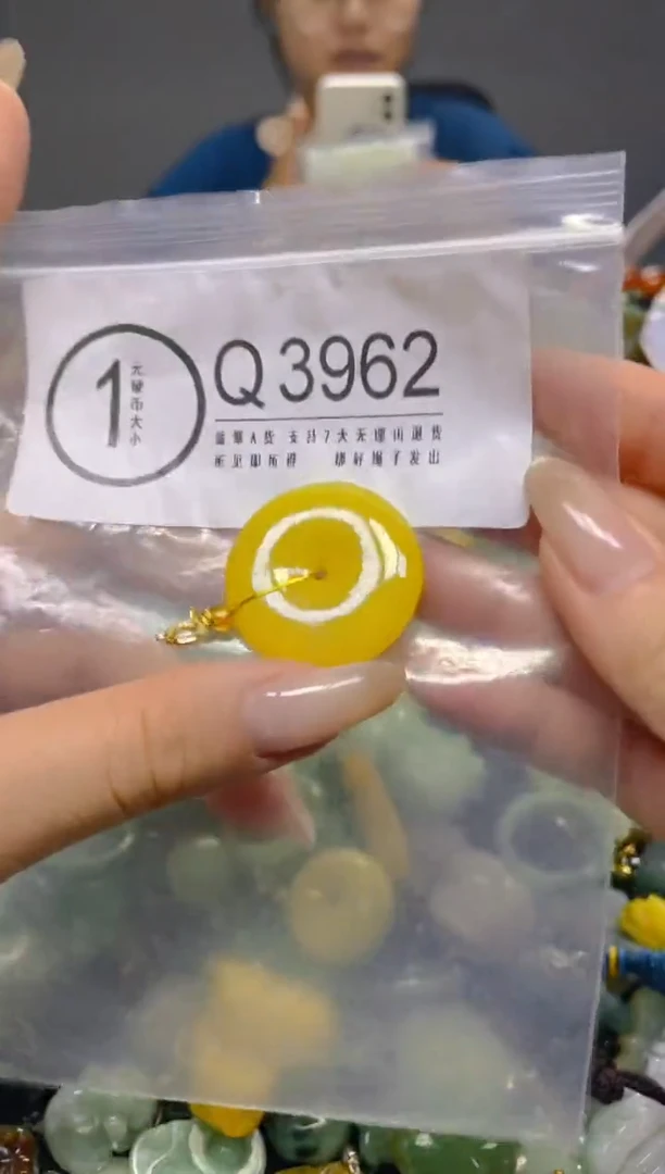 颈饰未镶嵌翡翠/ Q /翡翠A货，一件也是批发价