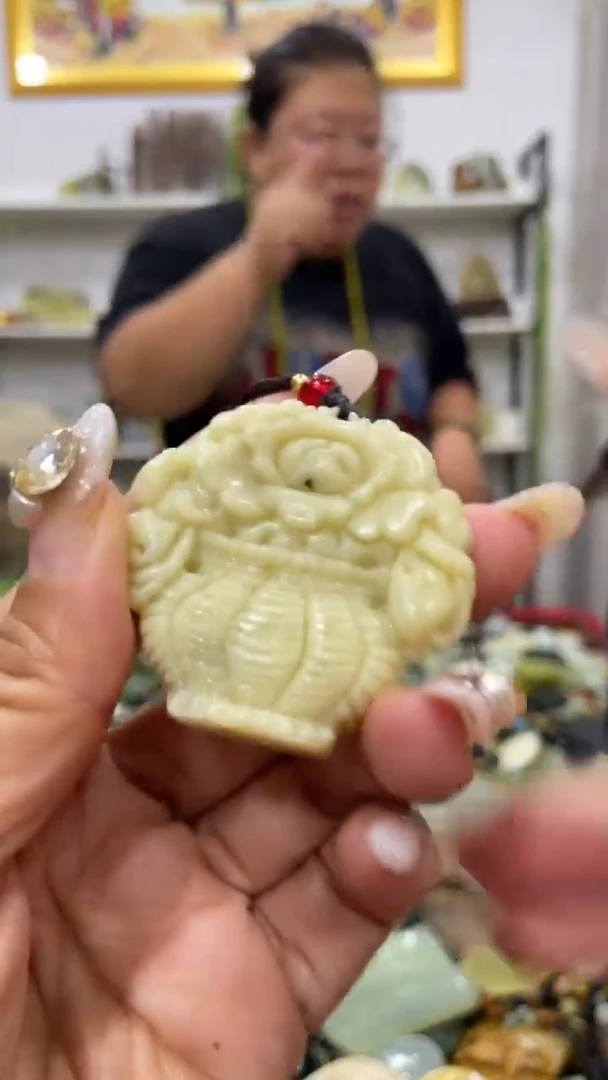 蛇纹石玉未镶嵌吊坠