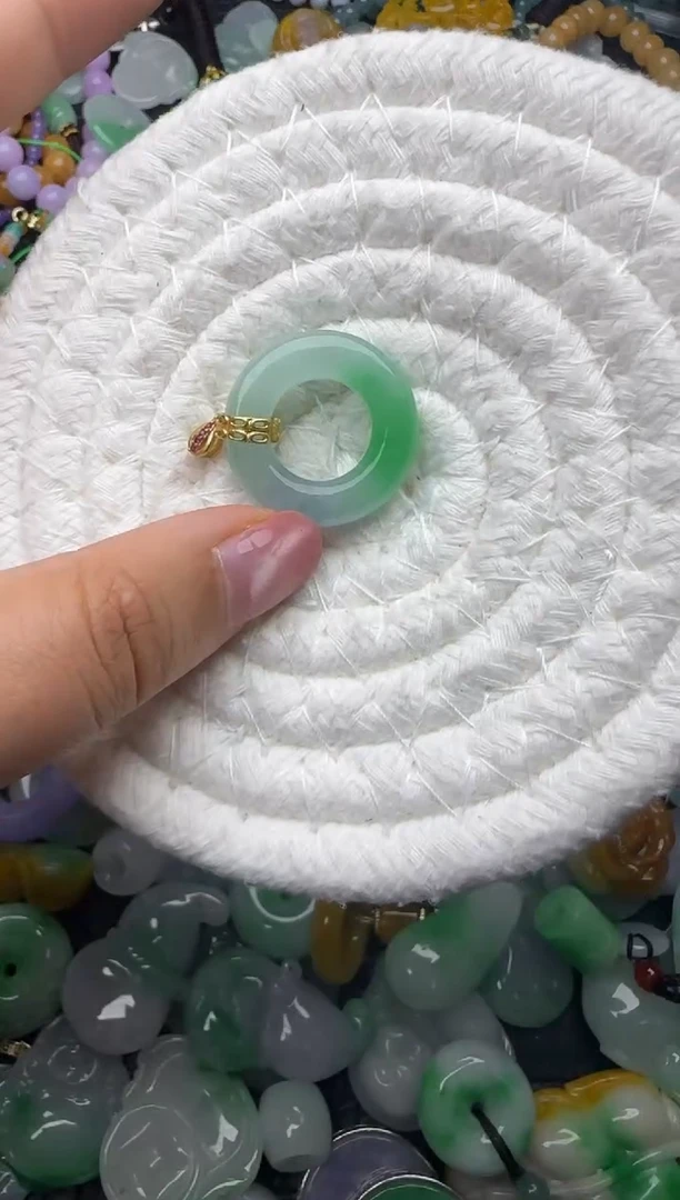 颈饰未镶嵌翡翠缅甸翡翠吊坠