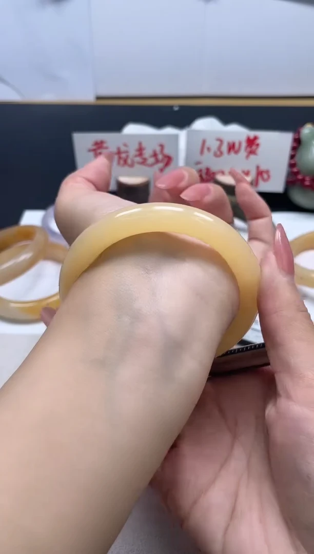 【闪购商品】石英质玉手镯未镶嵌151/58.9