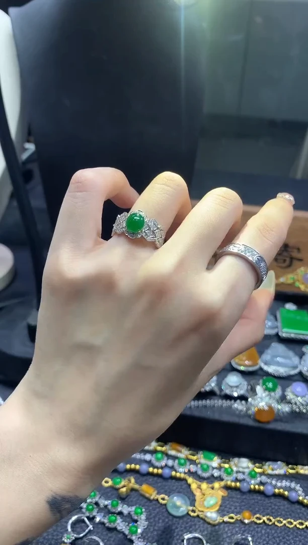 18K金镶嵌戒指翡翠19团购