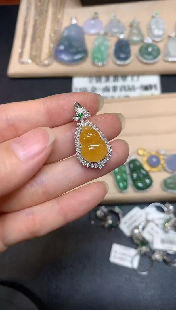 【闪购商品】翡翠颈饰18K金镶嵌葫芦【无服务费