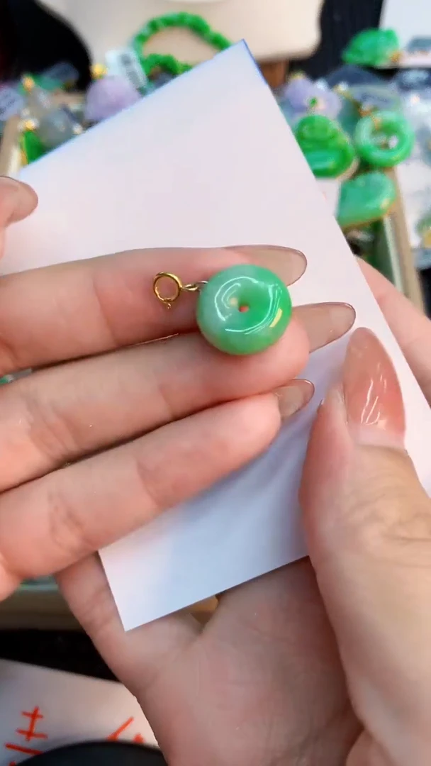 翡翠未镶嵌吊坠(不含链)1