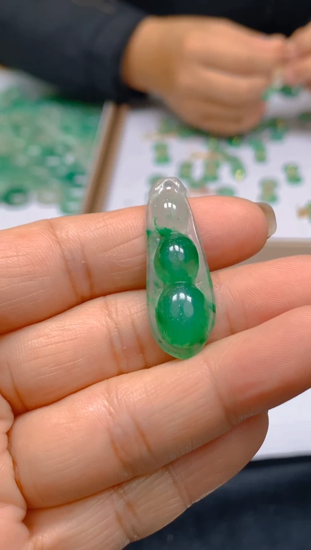 【闪购商品】石英质玉颈饰未镶嵌冰美人非洲翠A货，冰种