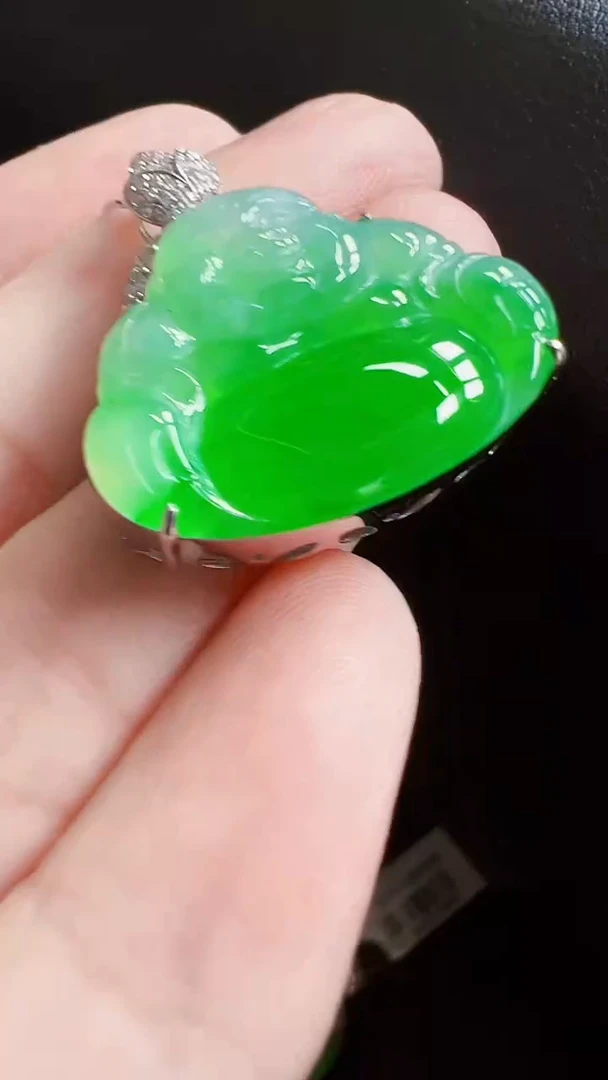 颈饰18K金镶嵌翡翠佛