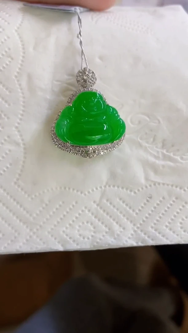 颈饰18K金镶嵌翡翠佛公