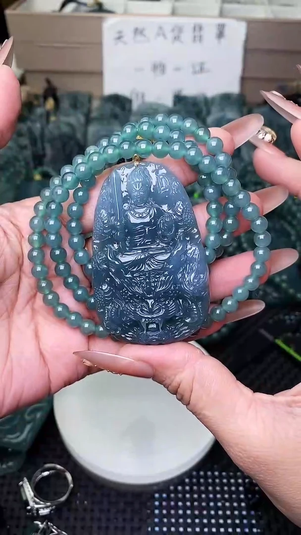 颈饰未镶嵌翡翠