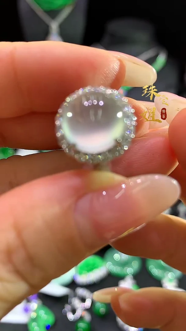18K金镶嵌戒指翡翠戒指