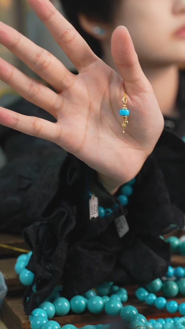 18K金镶嵌绿松石吊坠多样性发一