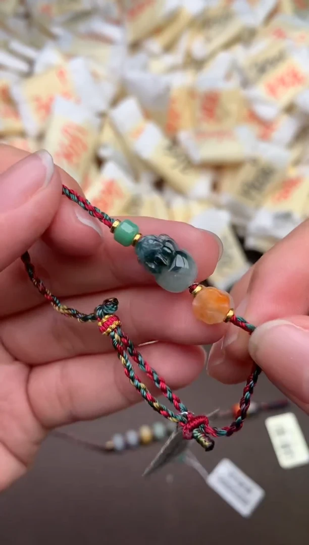 翡翠挂件未镶嵌  —