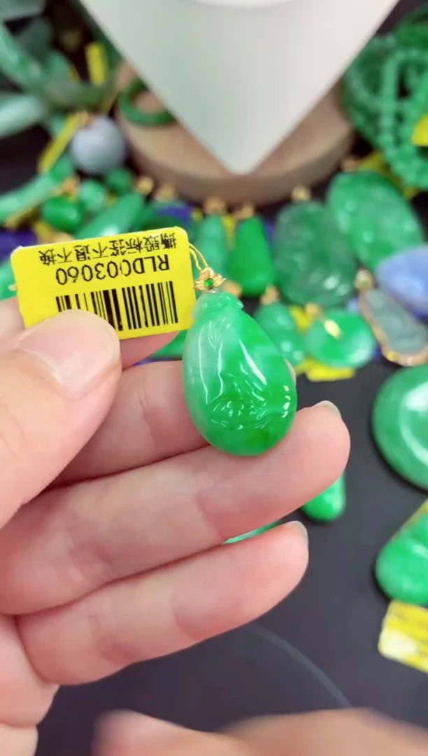 吊坠(不含链)18K金镶嵌翡翠挂件