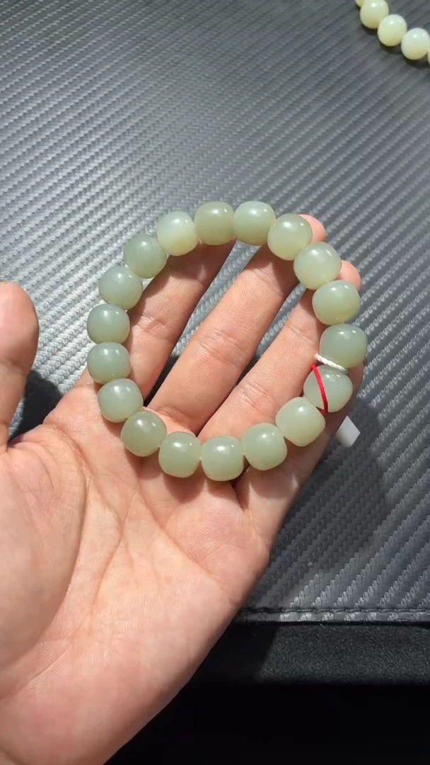 未镶嵌手链和田玉（青白玉）且末近矿卡12老型手串微色差