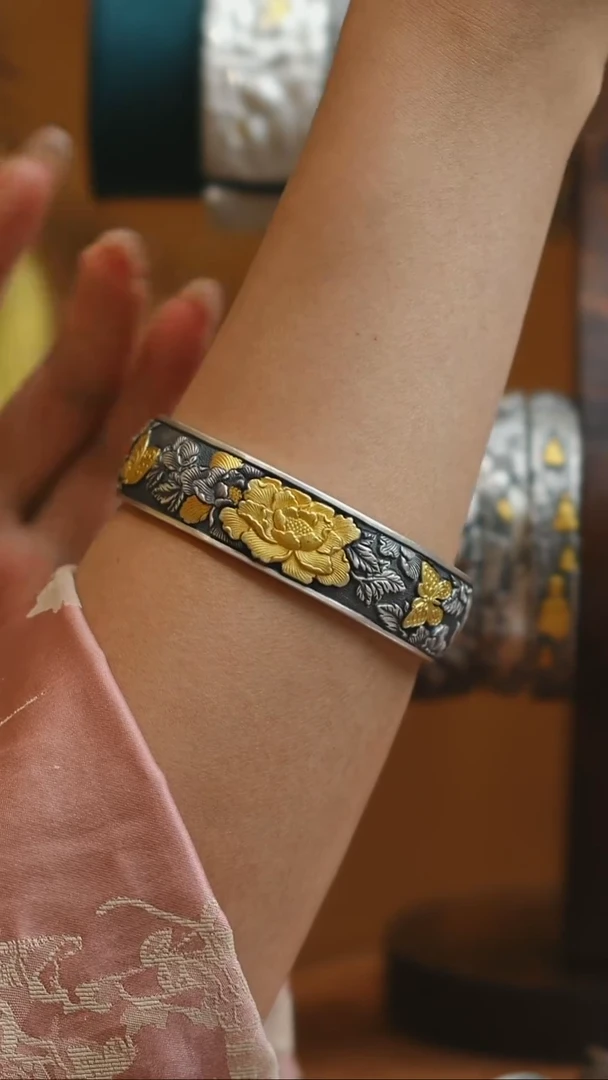 无足银蝶恋牡丹足银999手镯