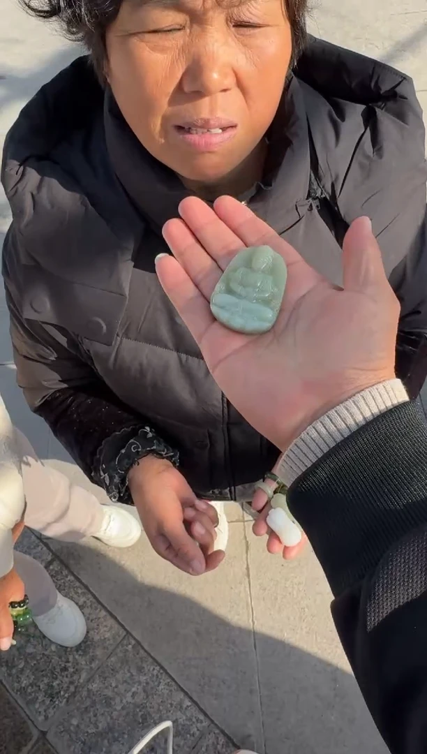 未镶嵌和田玉（糖玉）挂件和田玉