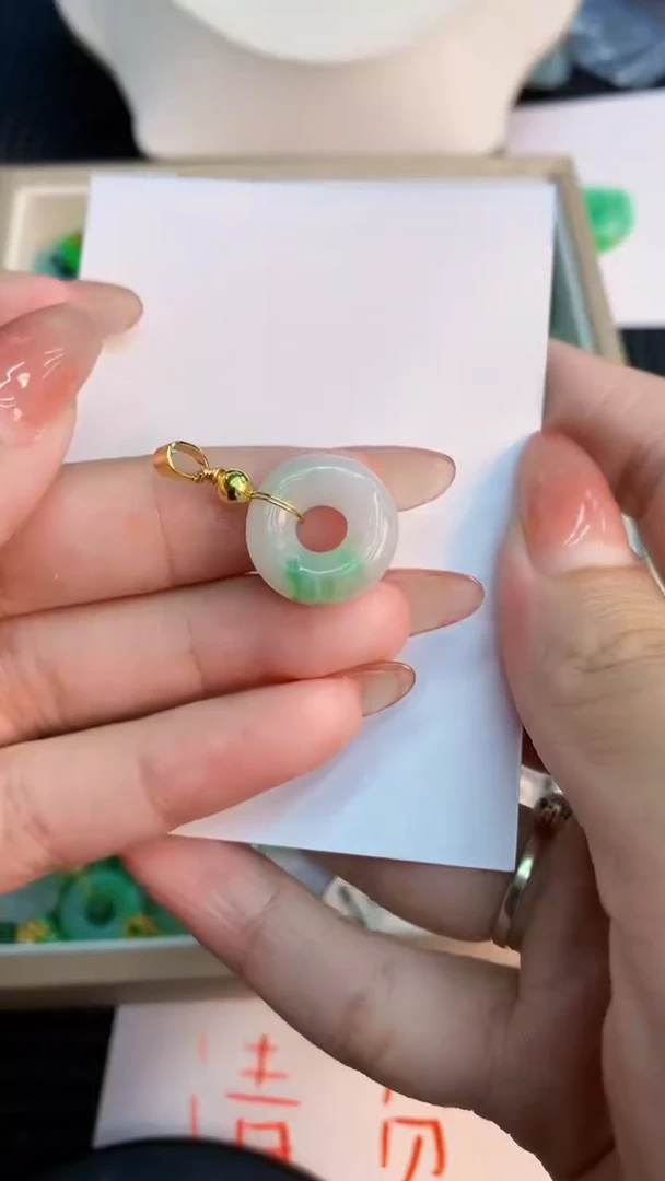 翡翠未镶嵌吊坠(不含链)1