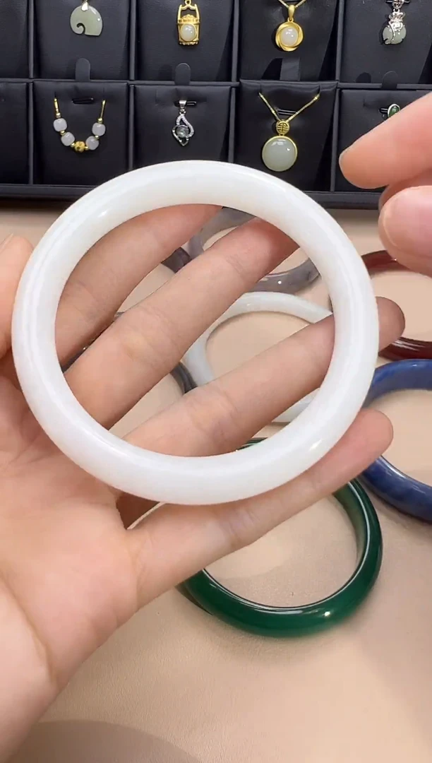 未镶嵌手镯和田玉手镯 和田玉