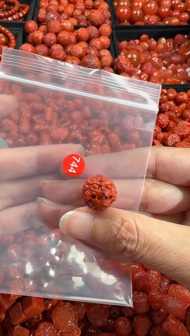 南红玛瑙未镶嵌颈饰1