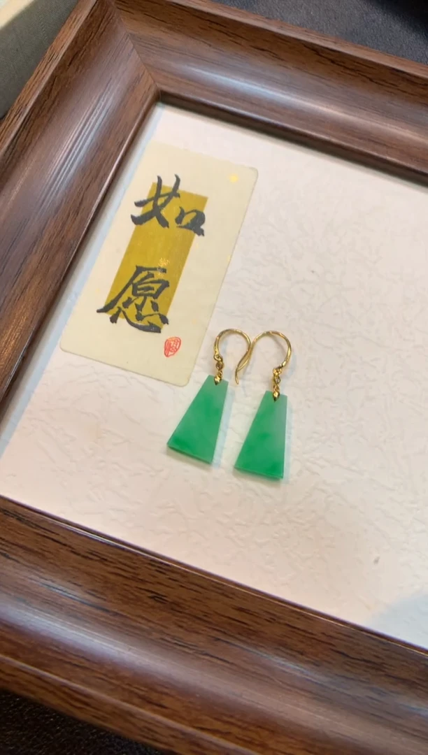 18K金镶嵌翡翠耳饰耳钩