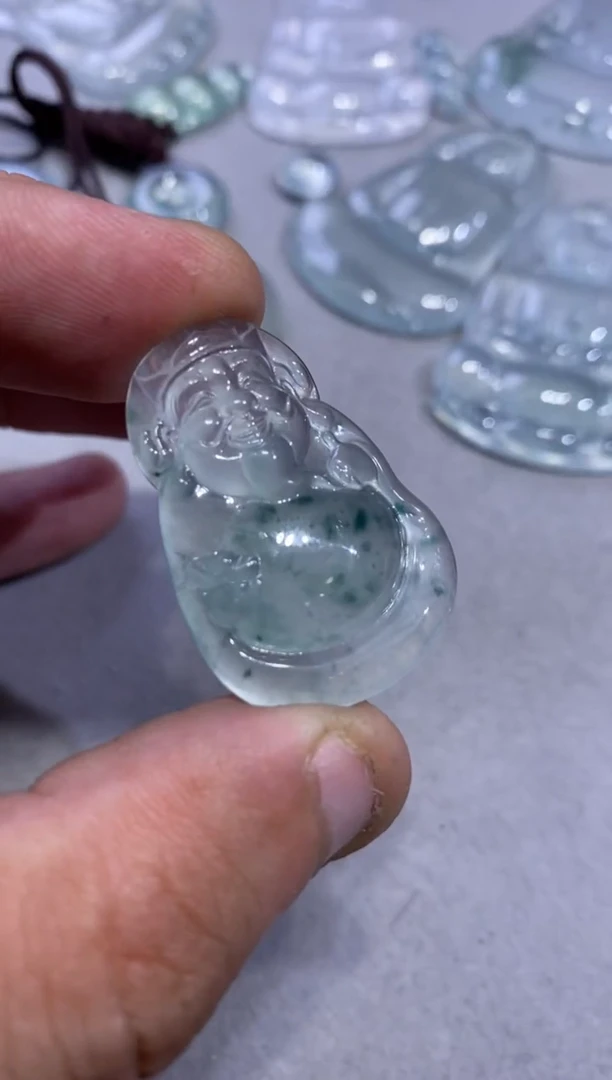 颈饰未镶嵌翡翠财神20000   34.0  23.8  6.1