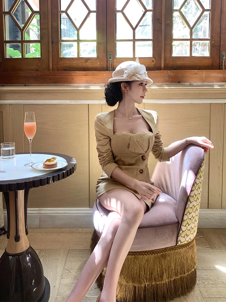 法式复古纯欲风气质辣妹蕾丝拼接长袖连衣裙性感收腰显瘦包臀短裙