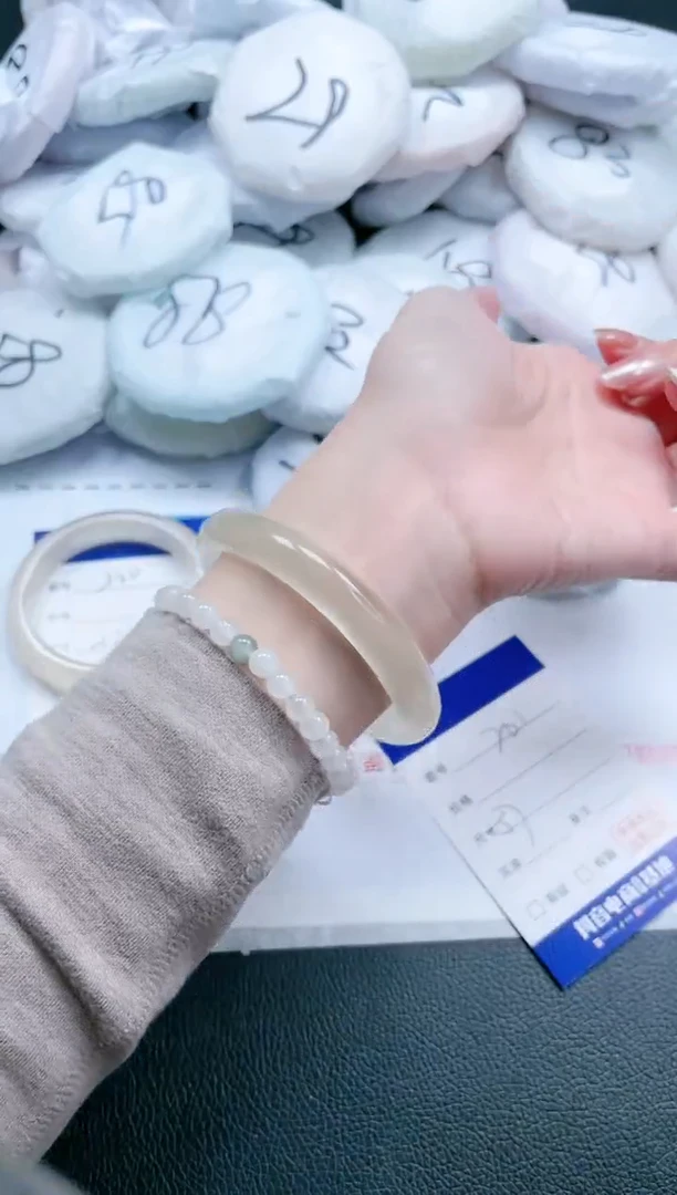 【闪购商品】石英质玉手镯未镶嵌 香槟金手镯-57