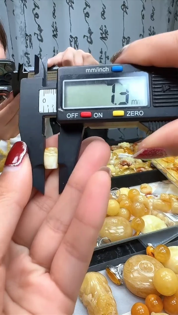 【闪购商品】琥珀裸石未镶嵌桶珠