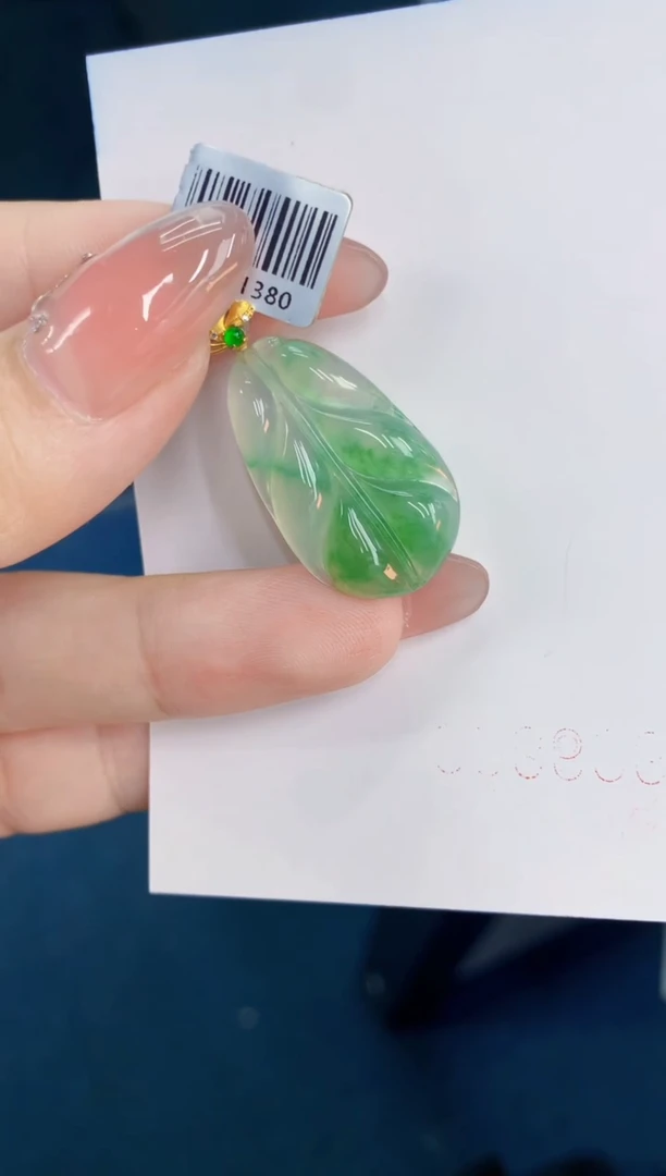 翡翠未镶嵌颈饰1