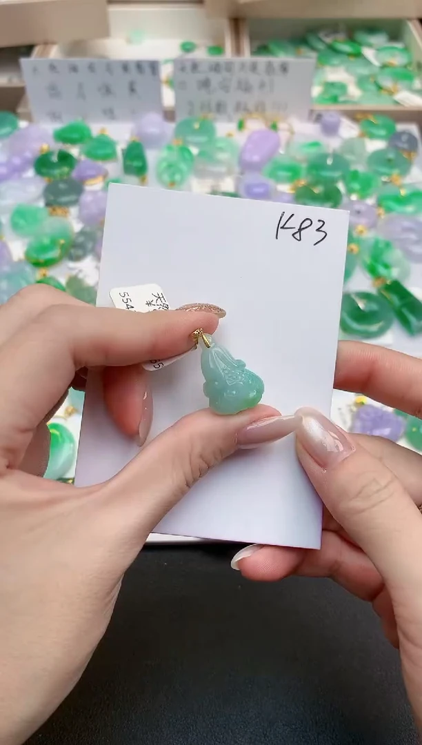 颈饰18K金镶嵌翡翠天然缅甸A货翡翠