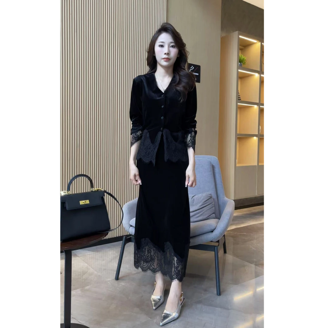 【梦婷家】高级感黑色丝绒v领蕾丝拼接上衣长裙两件套-25109