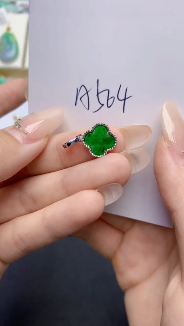 翡翠未镶嵌颈饰天然缅甸A货翡翠