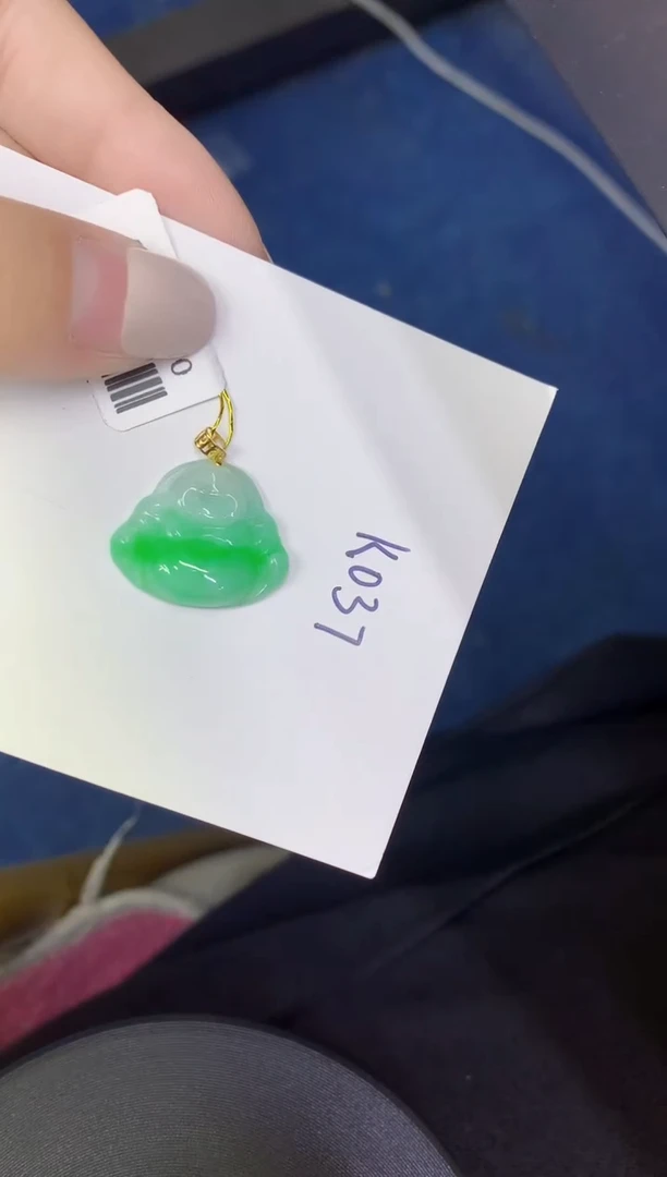 颈饰18K金镶嵌翡翠缅甸天然翡翠A货