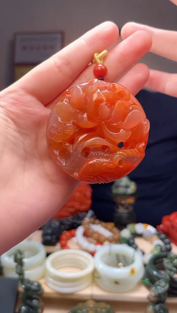 颈饰未镶嵌南红玛瑙吊坠