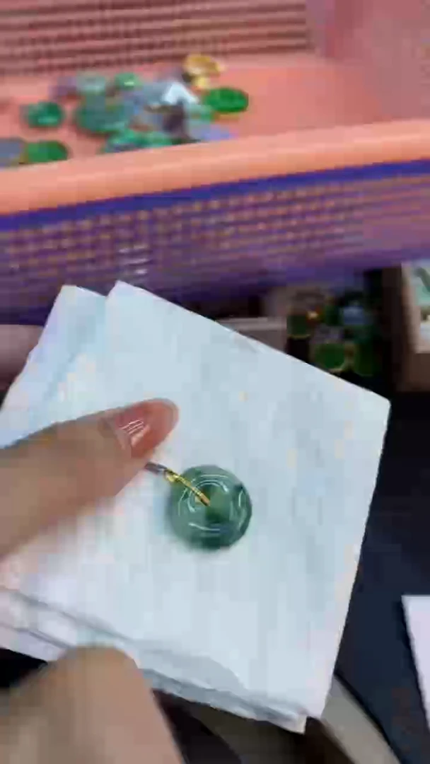 翡翠18K金镶嵌颈饰           1
