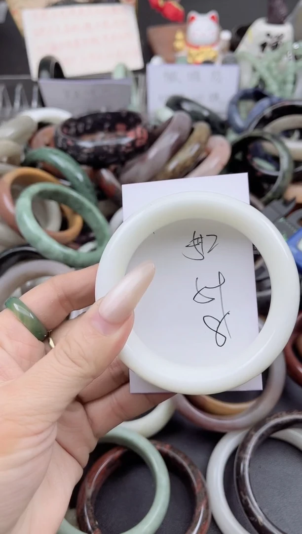 未镶嵌手镯石英质玉512