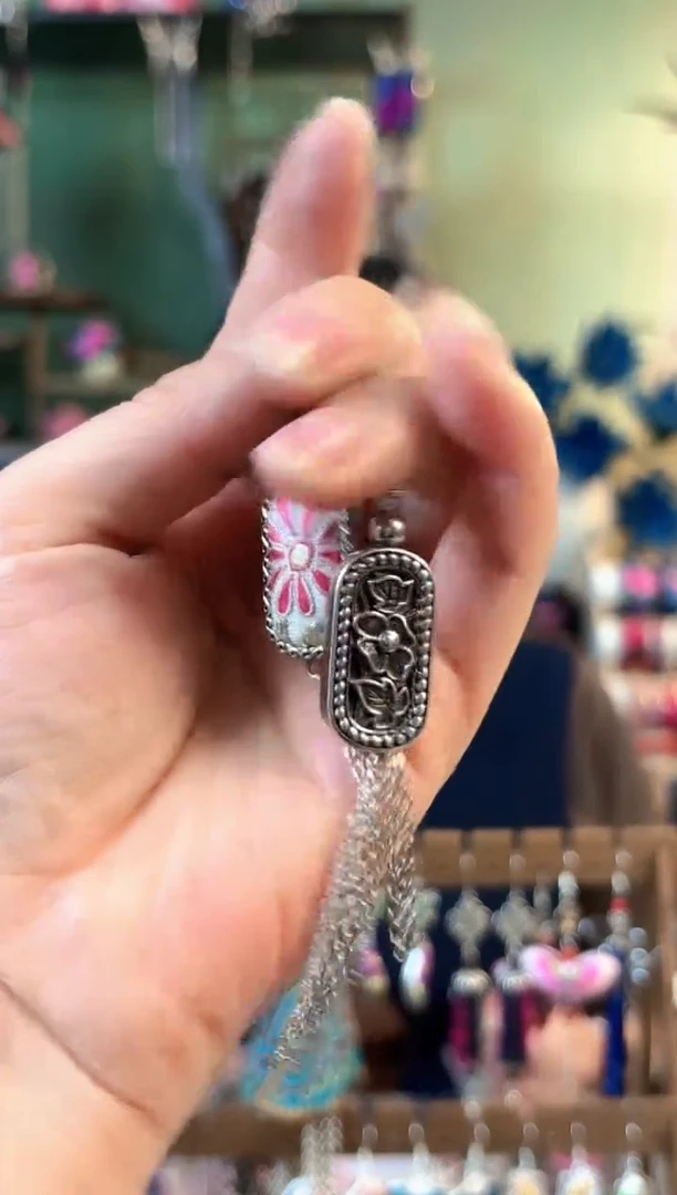 彩云南阁非遗老绣饰品615*