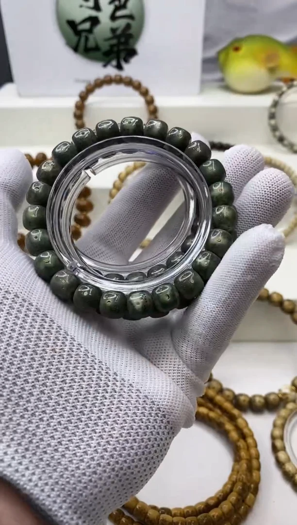 手串星月菩提100  石玉料绿幽灵10*9mm