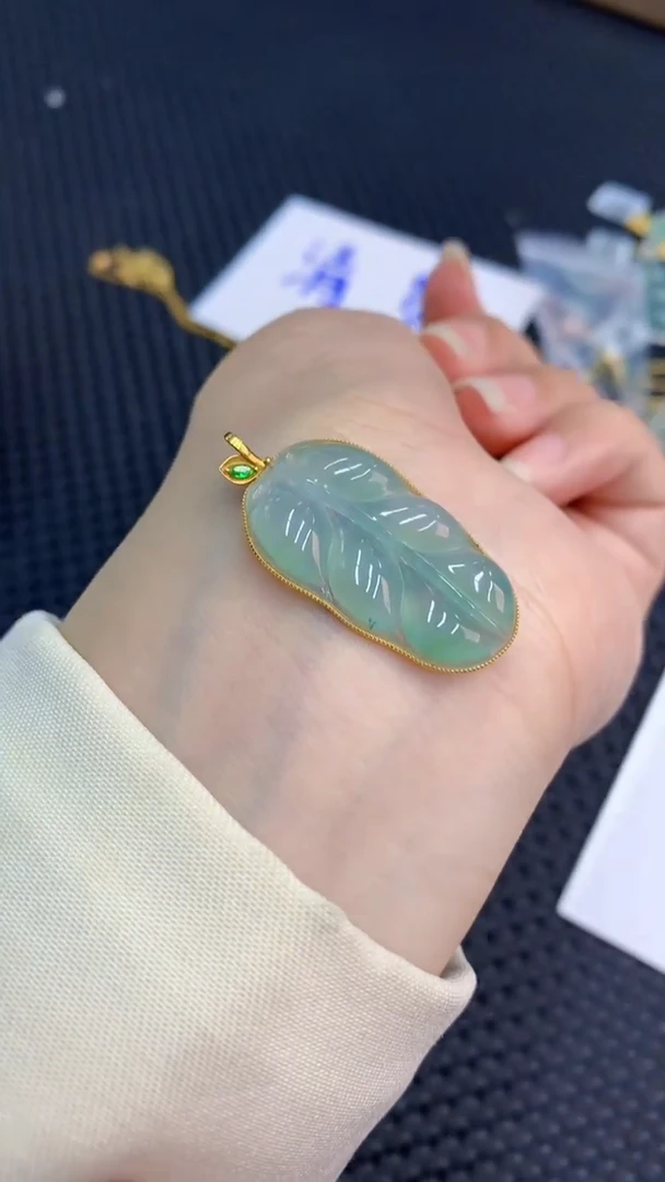 【闪购商品】翡翠颈饰18K金镶嵌            8