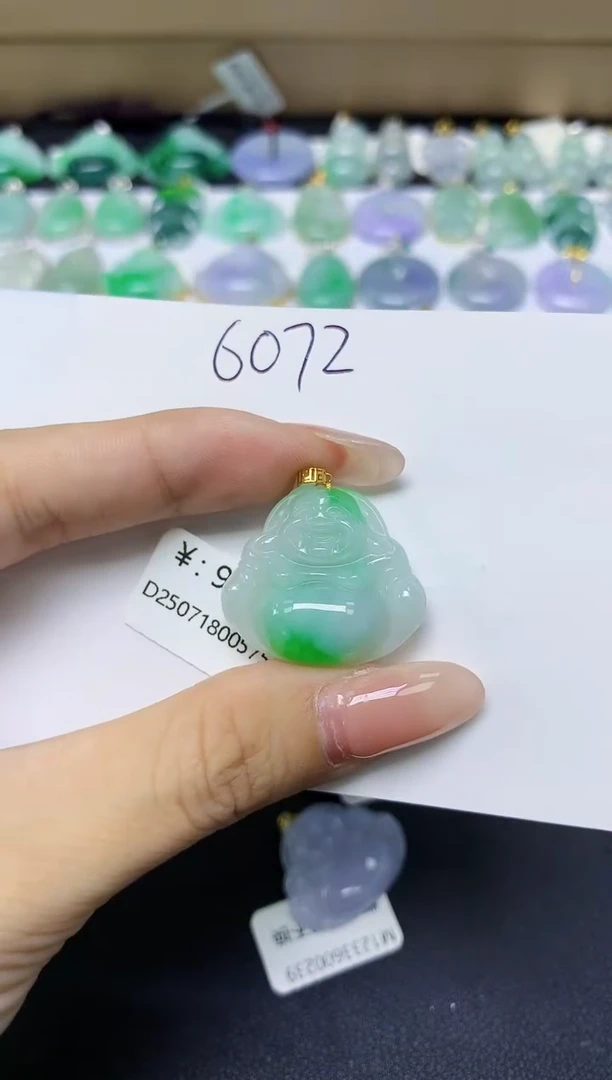 翡翠18K金镶嵌颈饰天然缅甸翡翠A货
