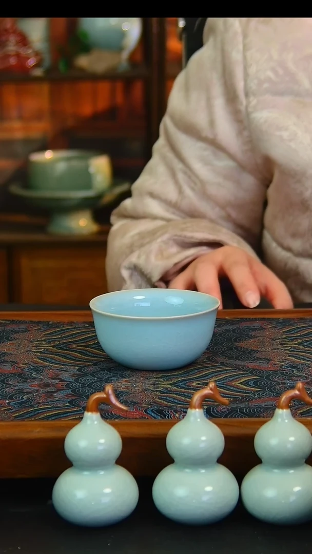 瓷片仿古三足杯微瑕