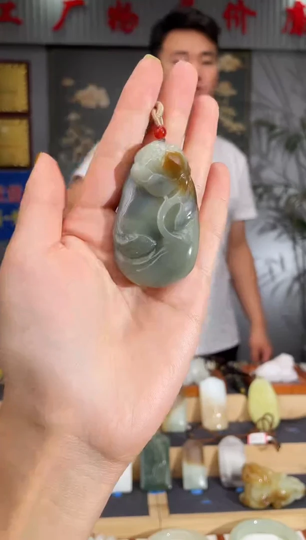 和田玉未镶嵌颈饰1
