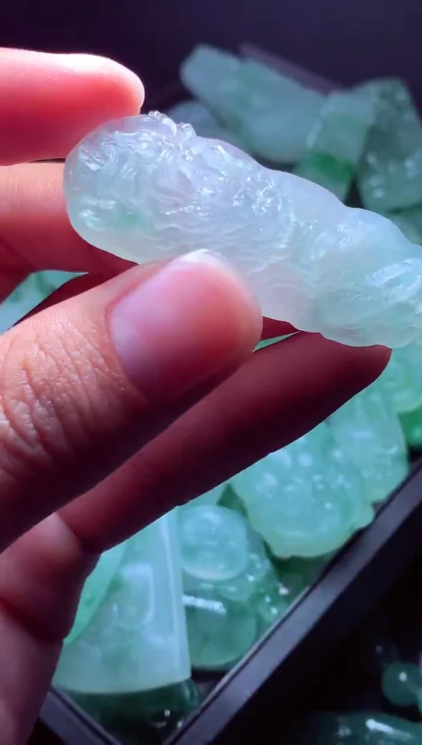 未镶嵌定制翡翠?**?毛货翡翠定制