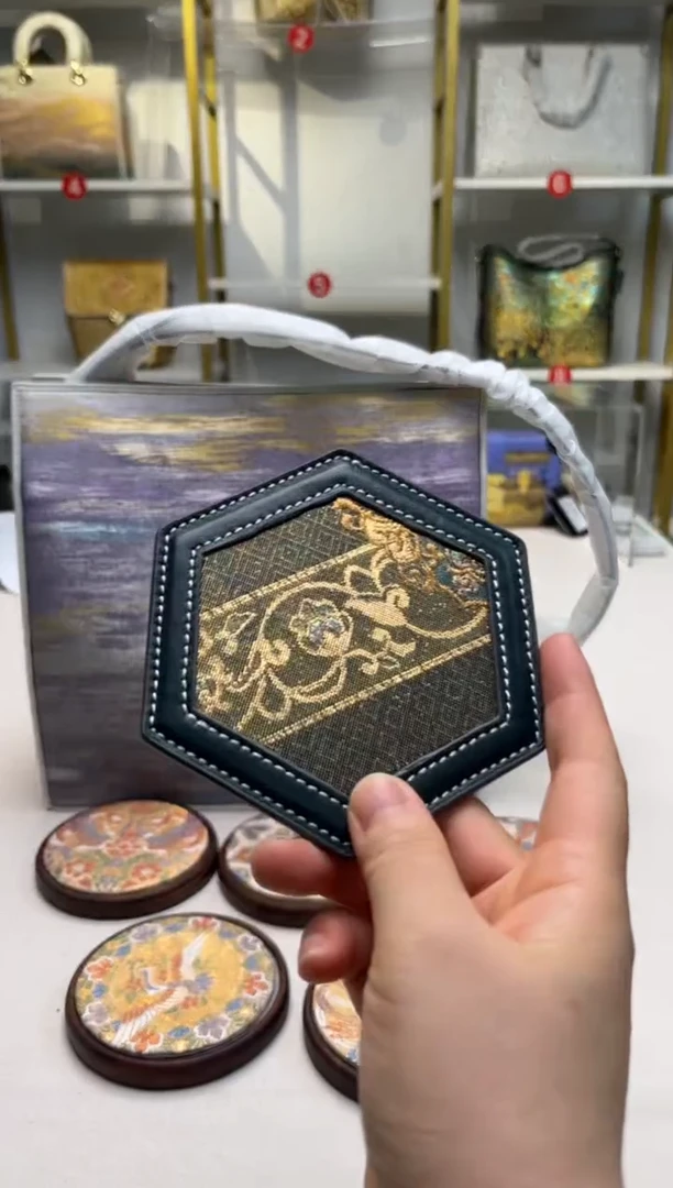 织绣青**草精选手工织锦