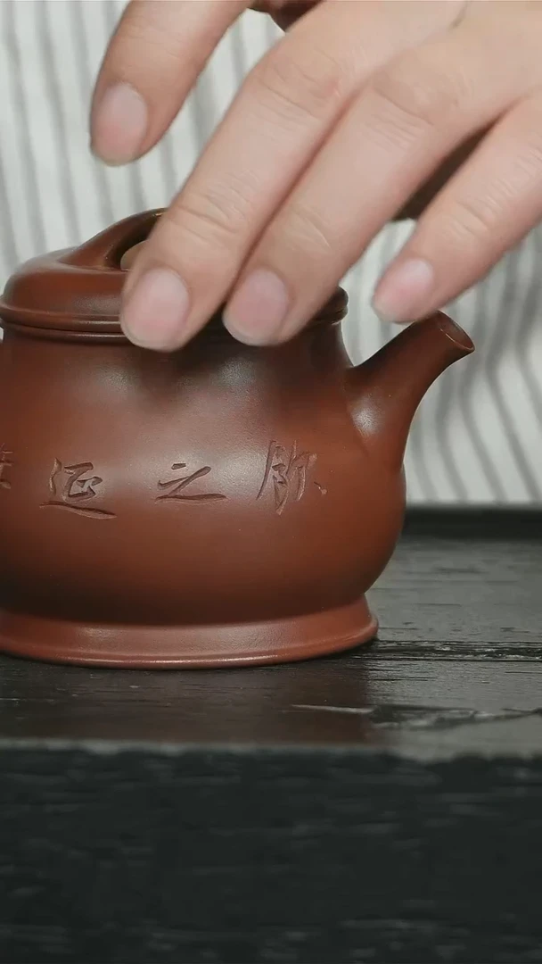 【闪购商品】紫砂茶壶红皮龙刻绘颂金