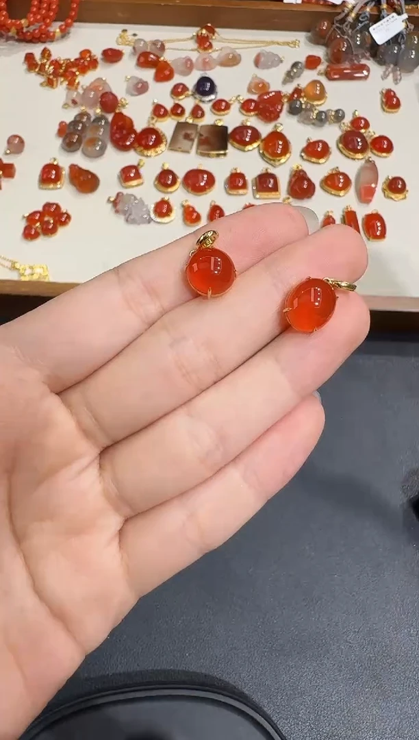 18K金镶嵌吊坠南红玛瑙X1204-223-127多样性一件