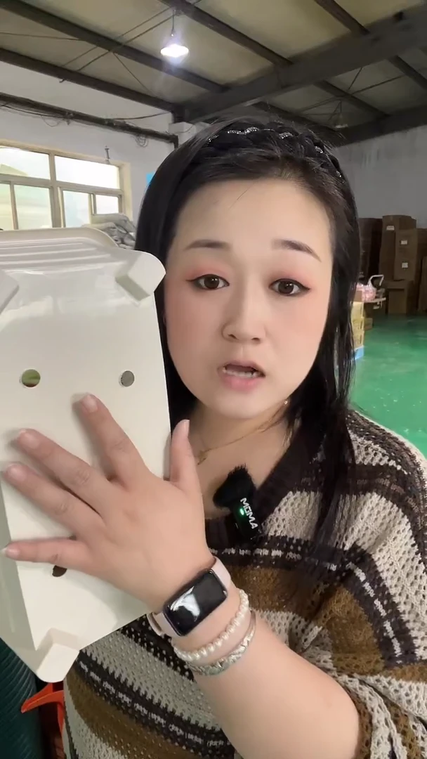 3个木格栅栏盆，米白色，带托盘